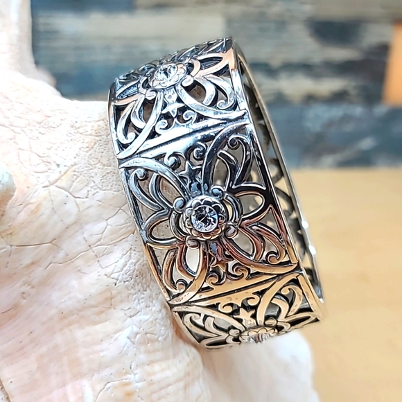 Brighton "BELMONTE" Hinged Floral Paneled Bangle with Swarovski Crystal Centers! - Picture 4 of 12